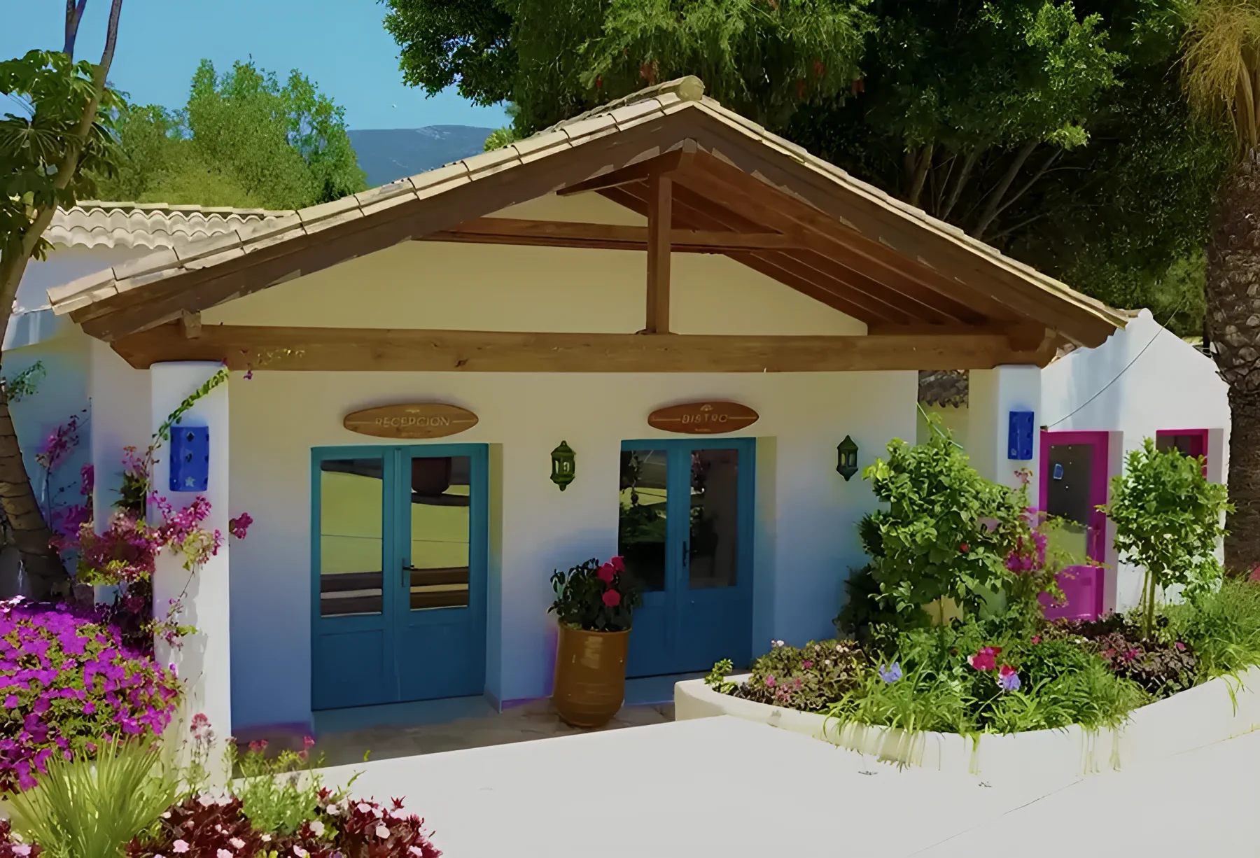 Reception at Dunas, where the mini market is